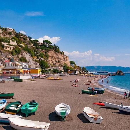 Апартаменты Holiday House Il Castello Di Anna Виетри Экстерьер фото