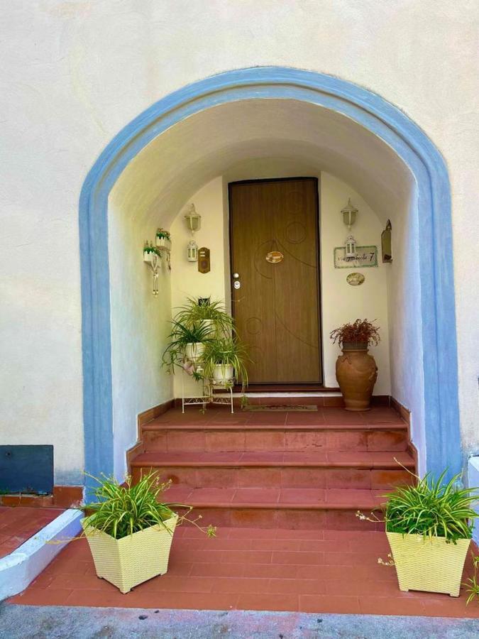 Апартаменты Holiday House Il Castello Di Anna Виетри Экстерьер фото