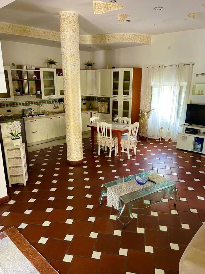 Апартаменты Holiday House Il Castello Di Anna Виетри Экстерьер фото
