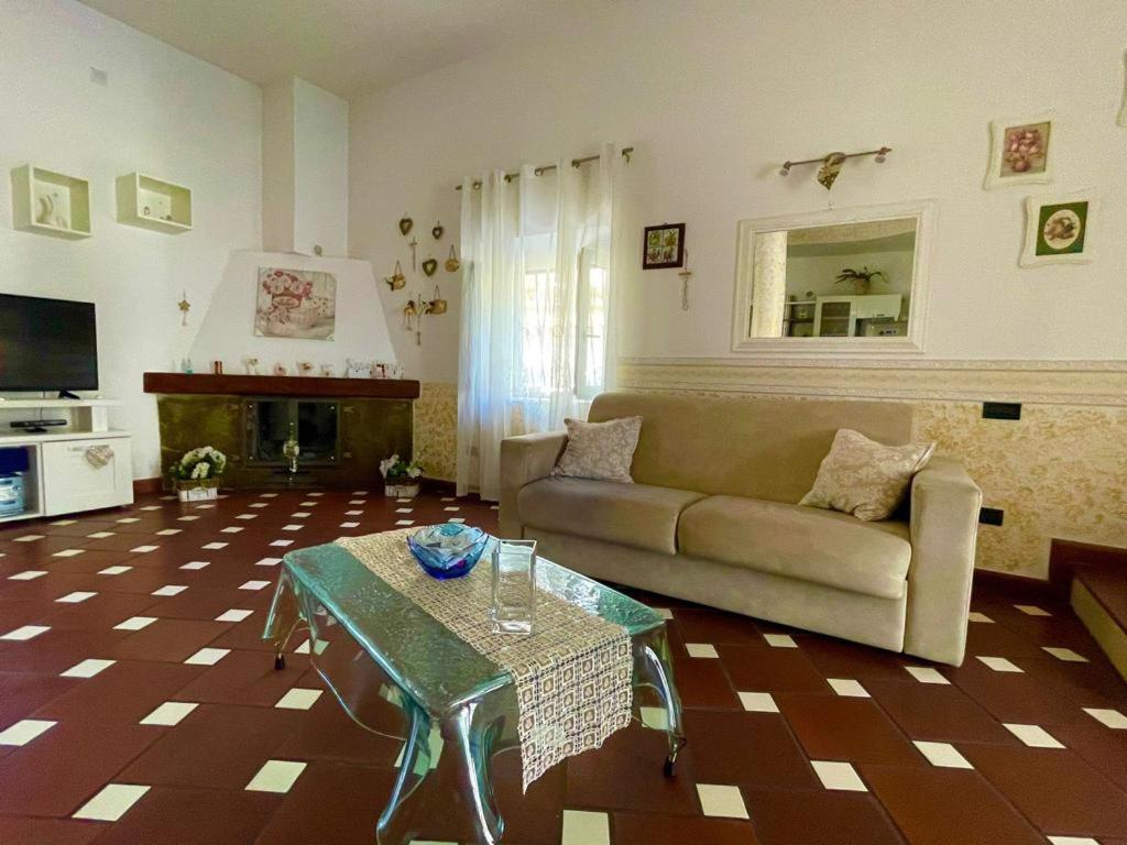 Апартаменты Holiday House Il Castello Di Anna Виетри Экстерьер фото