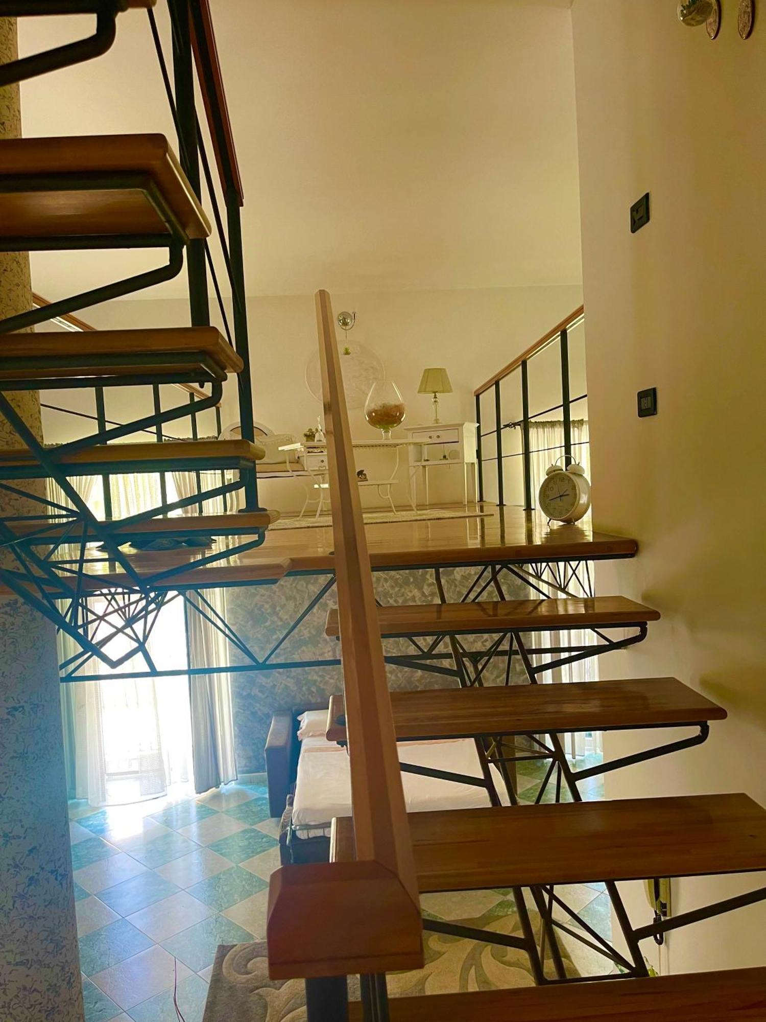 Апартаменты Holiday House Il Castello Di Anna Виетри Экстерьер фото